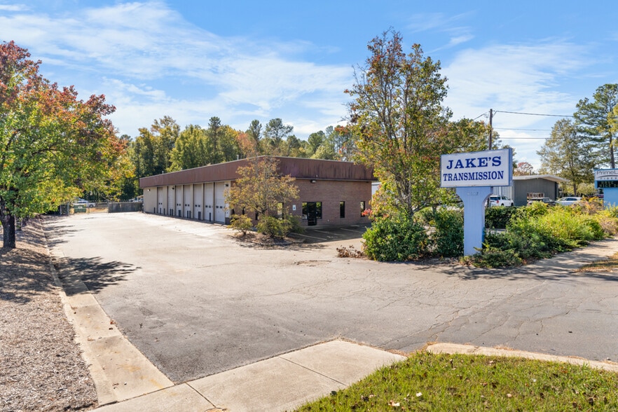 More Photos Of 4533 Hillsborough Rd, Durham Auto Repair For Lease