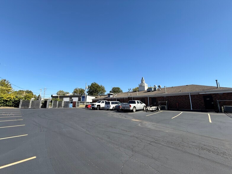 More Photos Of 6841-6861 Howdershell Rd, Hazelwood General Retail For Sale