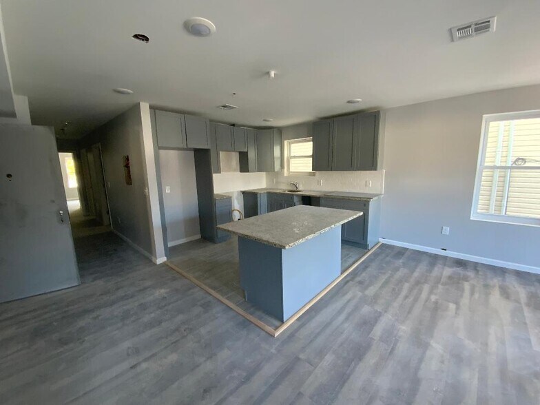 More Photos Of 388-390 S 6th St, Newark Apartments For Sale