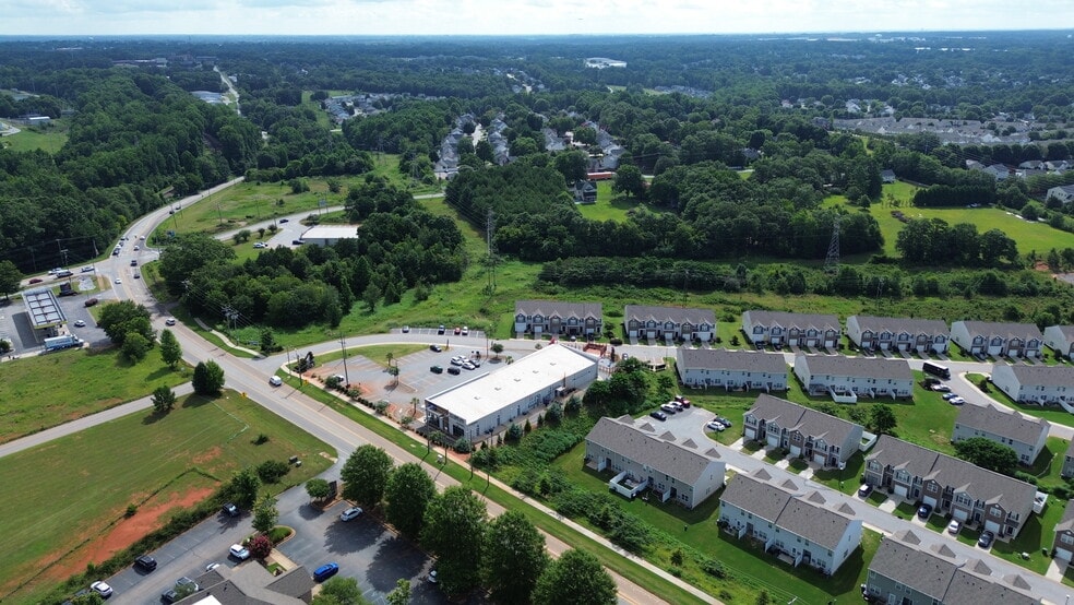 More Photos Of 5 Moorlyn Ln, Greer Storefront For Lease