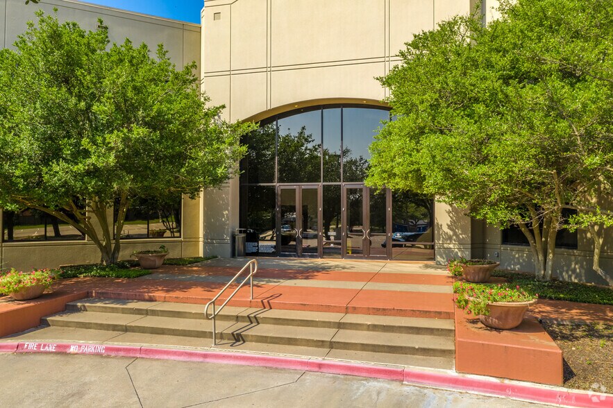 More Photos Of 2208 Highway 121, Bedford Loft Creative Space For Lease