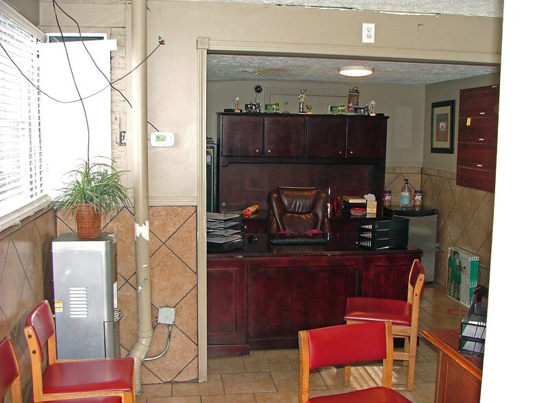 More Photos Of 327 W 6th Ave, Bowling Green Auto Dealership For Sale