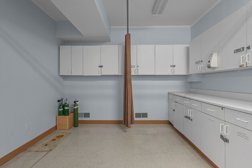 More Photos Of 100 Smithfield Ave, Pawtucket Medical For Sale