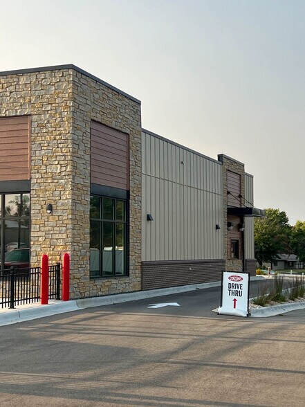 More Photos Of 1424-1432 US Highway 51, Stoughton Storefront For Lease