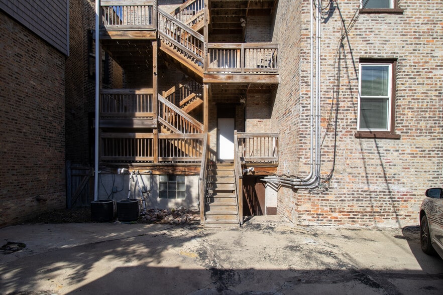 More Photos Of 619 E Groveland Park, Chicago Apartments For Sale