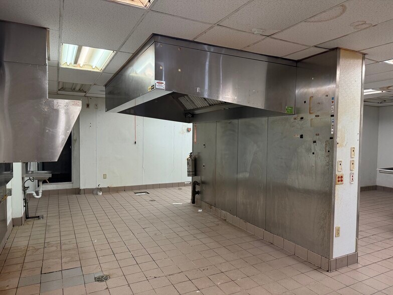 More Photos Of 7801 Brewerton Rd, Cicero Fast Food For Sale