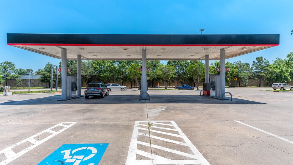 More Photos Of 28677 I-45, Spring Service Station For Sale