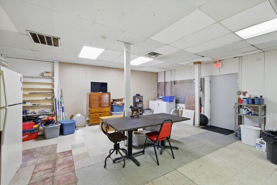 More Photos Of 206 W McCart St, Krum Storefront For Sale