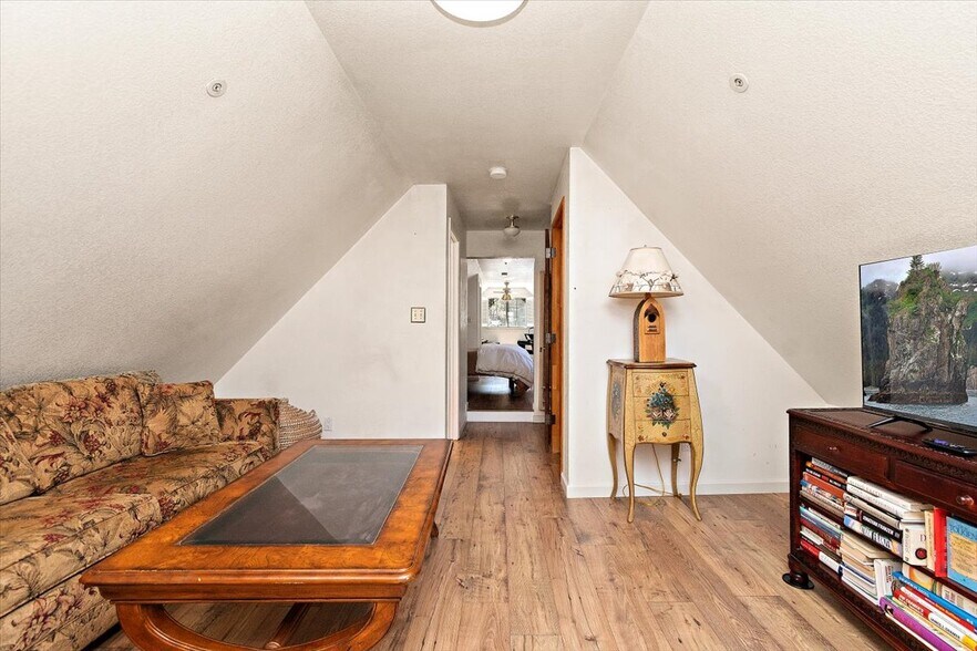 More Photos Of 39226 N Shore Dr, Fawnskin Restaurant For Sale