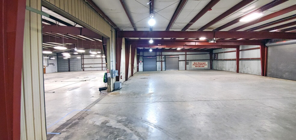 More Photos Of 11320 Distribution Ave E, Jacksonville Manufacturing For Lease