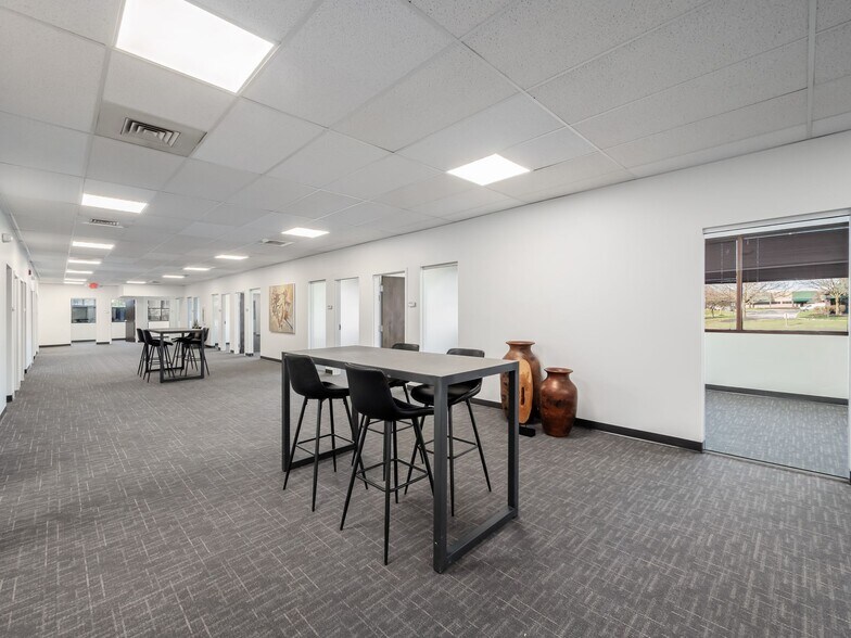 More Photos Of 438 E Wilson Bridge Rd, Worthington Coworking Space