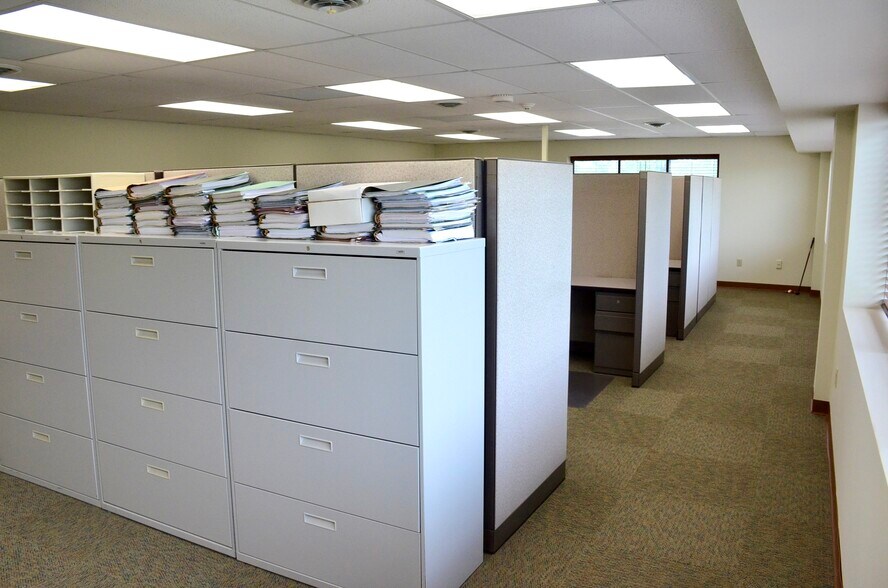More Photos Of 7 Progress Dr, Cromwell Service For Sale