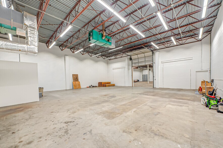 More Photos Of 609 Acorn St, Deer Park Warehouse For Sale