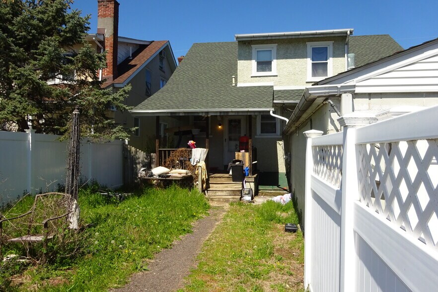 More Photos Of 427 N Chestnut St, Lansdale General Retail For Sale