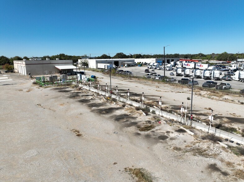 More Photos Of 4901 Parker Henderson Rd, Fort Worth Warehouse For Lease