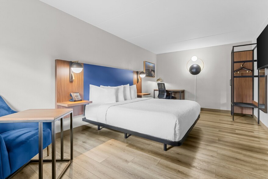 More Photos Of 4870 University Dr NW, Huntsville Hotel For Sale