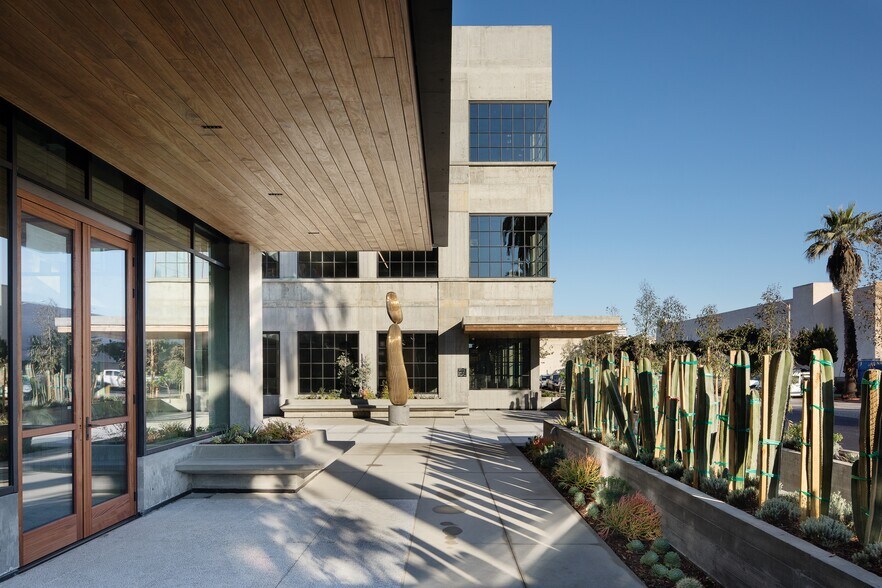 More Photos Of 1650 Euclid St, Santa Monica Office For Sale