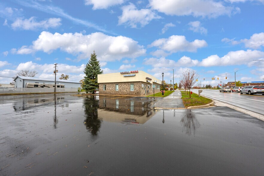 More Photos Of 2250 Pontiac Rd, Auburn Hills Office For Lease