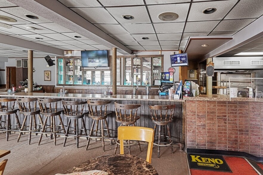 More Photos Of 308 Main St, Oxford Apartments For Sale