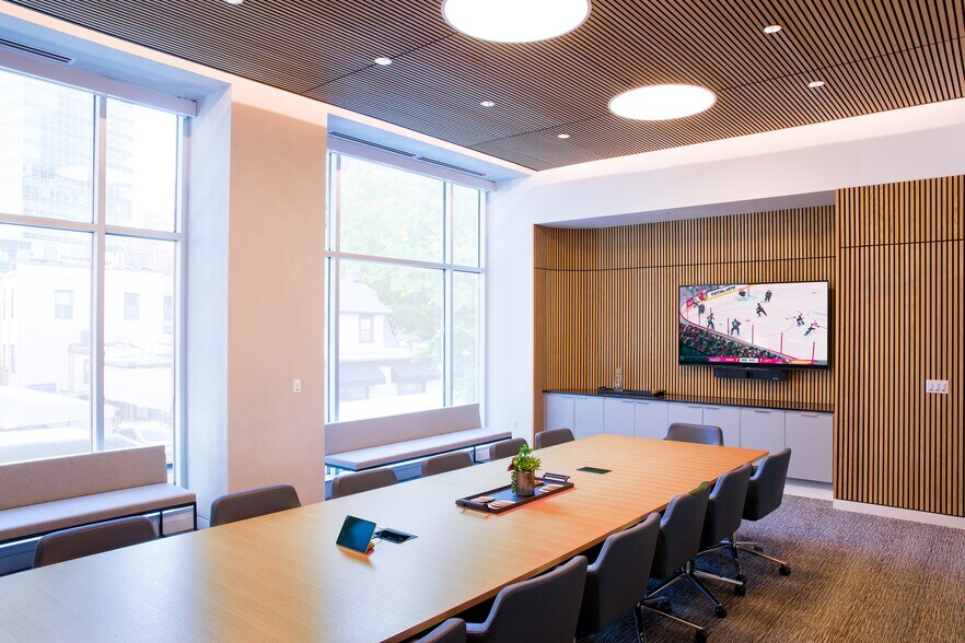 More Photos Of 2 Bethesda Metro Ctr, Bethesda Office For Lease