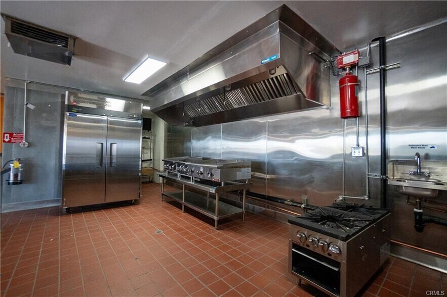More Photos Of 14290-14298 Hesperia Rd, Victorville Bar For Sale