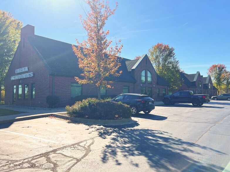 More Photos Of 1301-1307 S Main St, Chelsea Office For Sale