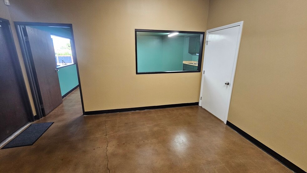More Photos Of 1115 S Taylor Ave, Montebello Truck Terminal For Lease