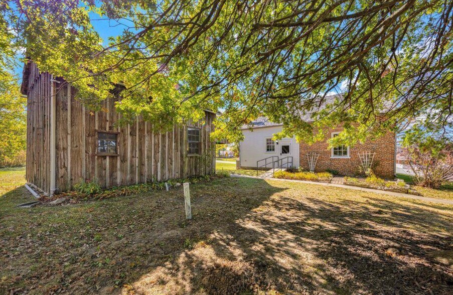 More Photos Of 3565 Mill St, New Melle Office For Lease