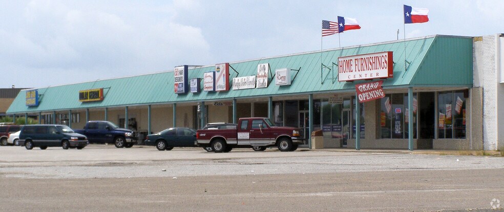 More Photos Of 1011-1021 US Highway 181, Portland Storefront For Sale