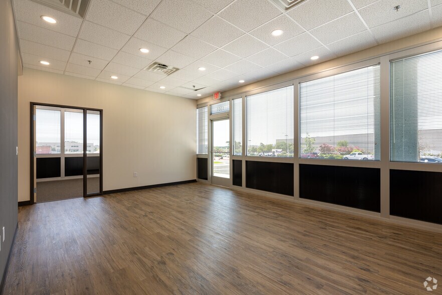 More Photos Of 1320 Arrow Point Dr, Cedar Park Unknown For Lease