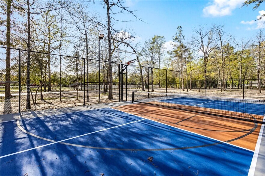 More Photos Of 8811 West Ln, Magnolia Office For Sale