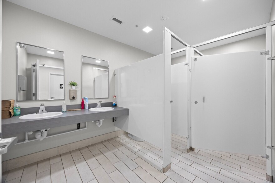 More Photos Of 65 W Broad St, Rochester Apartments For Lease