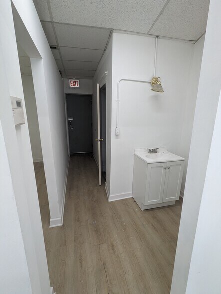 More Photos Of 4000-4012 W Montrose Ave, Chicago Storefront Retail Residential For Lease