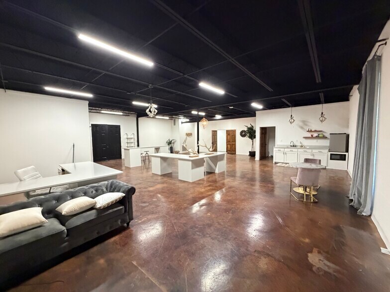 More Photos Of 344 1st St, Flora Restaurant For Lease