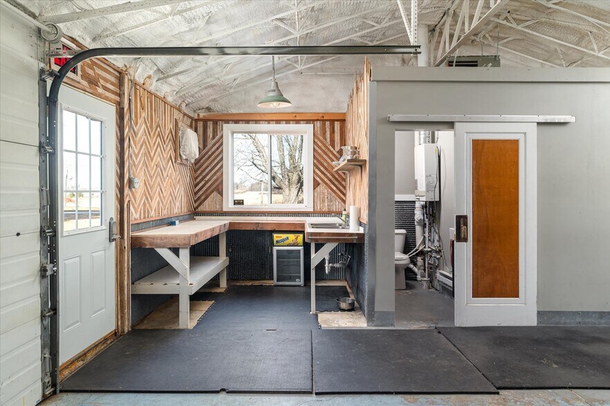 More Photos Of 703 Railroad Ave, Viroqua Office For Sale