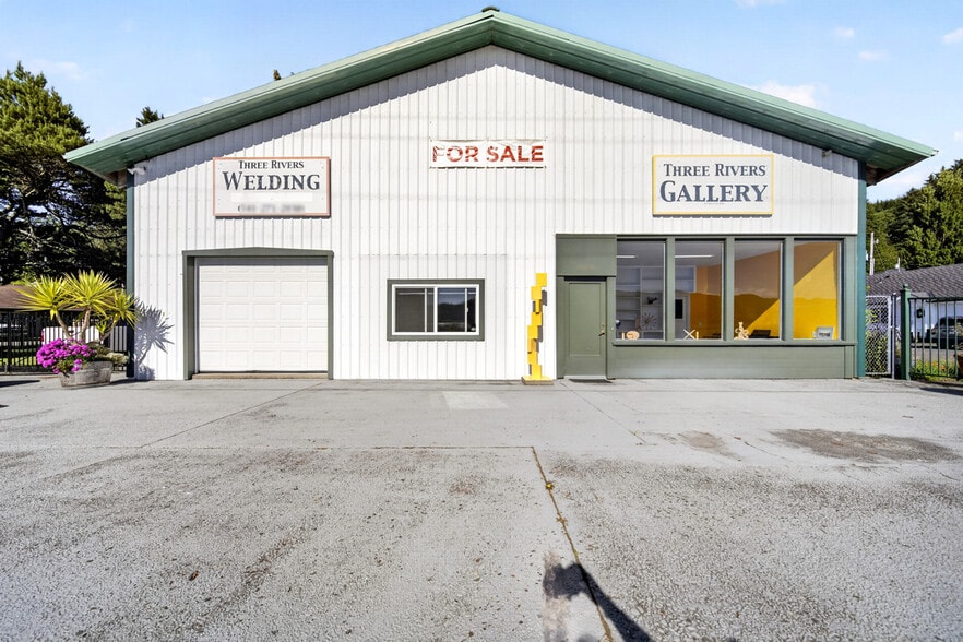 Primary Photo Of 77231 Highway 101, Gardiner Storefront Retail Residential For Sale