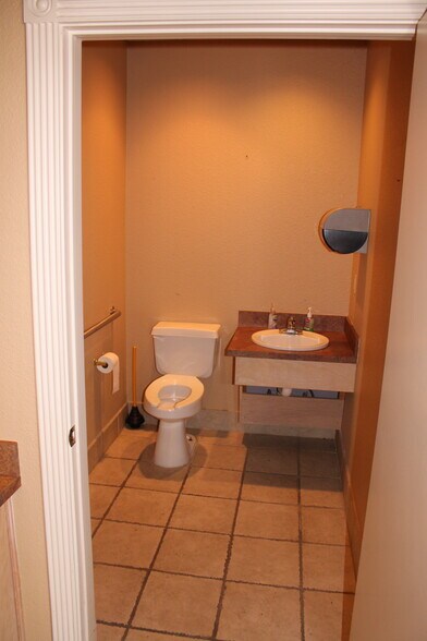 More Photos Of 6407 Colleyville Blvd, Colleyville Medical For Sale