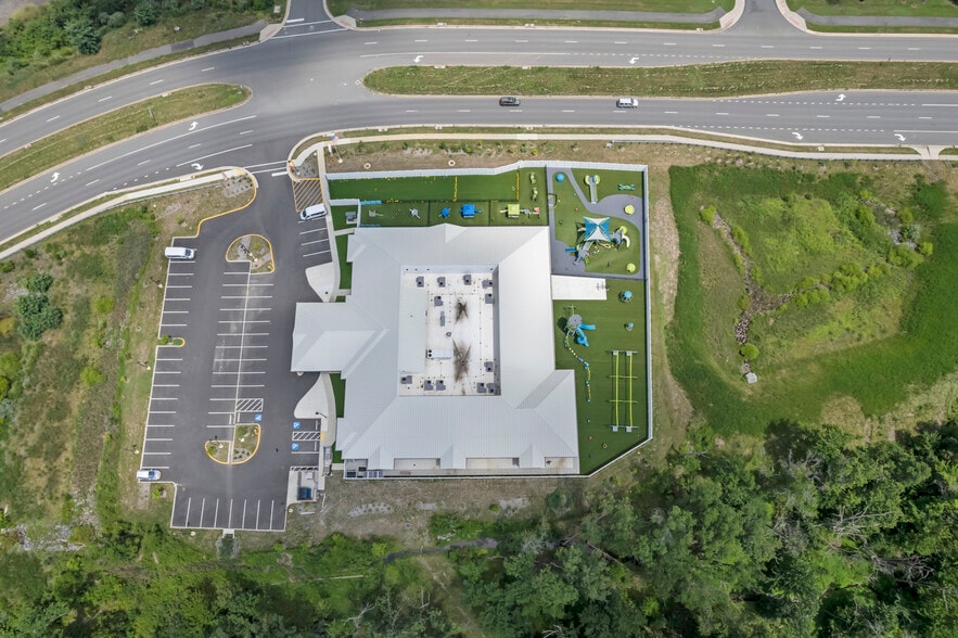 More Photos Of 42525 Tall Cedars Pkwy, Chantilly Schools For Lease