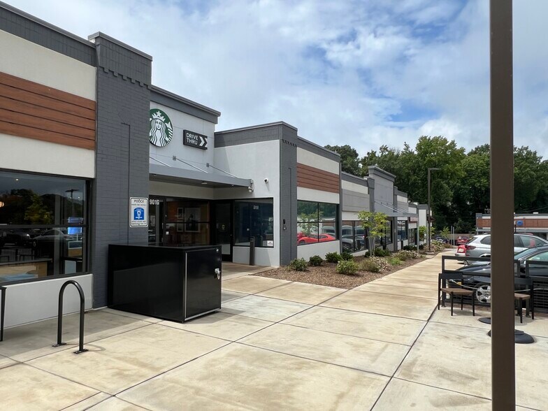 More Photos Of 901 N Wendover Rd, Charlotte Storefront For Lease