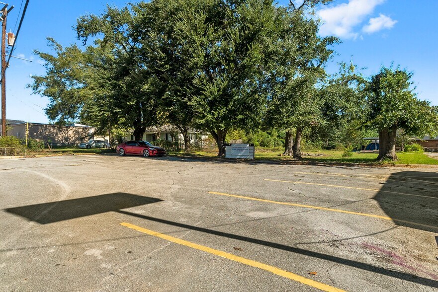 More Photos Of 1400 N Frazier St, Conroe Restaurant For Sale