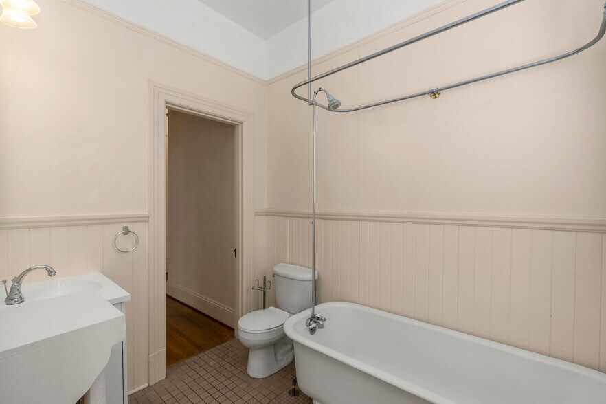More Photos Of 714-716 NW 24th Pl, Portland Apartments For Sale