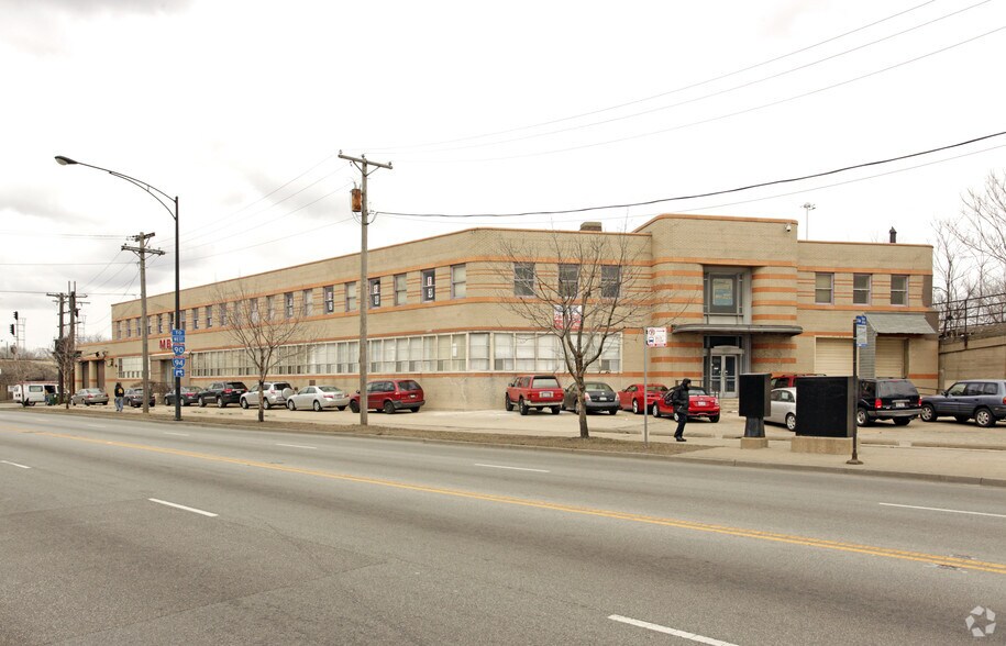 More Photos Of 4700-4720 W Montrose Ave, Chicago Manufacturing For Lease