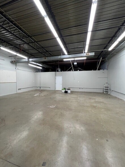 More Photos Of 2906-2924 Baltic Ave, Greensboro Industrial For Lease