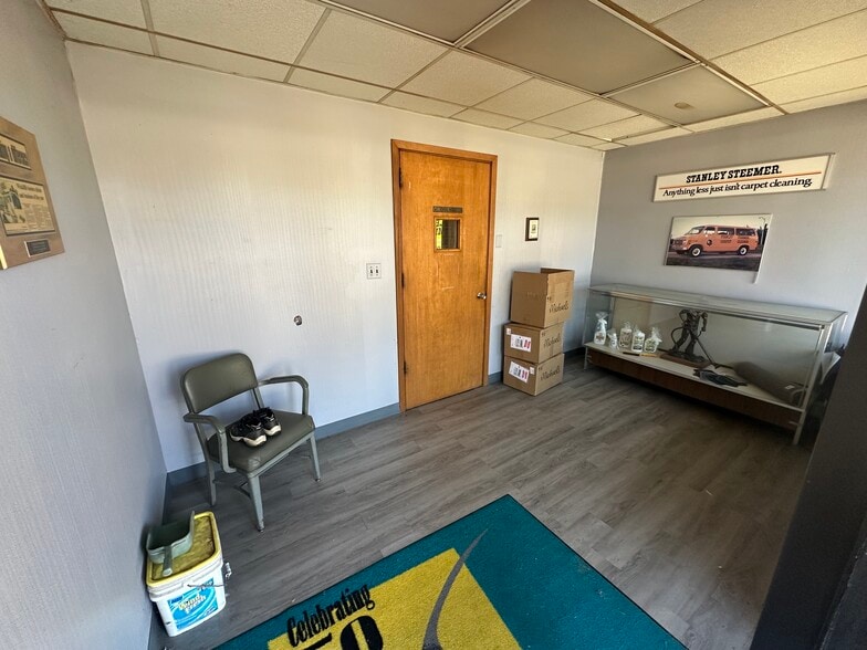 More Photos Of 30030-30040 Lakeland Blvd, Wickliffe Showroom For Lease