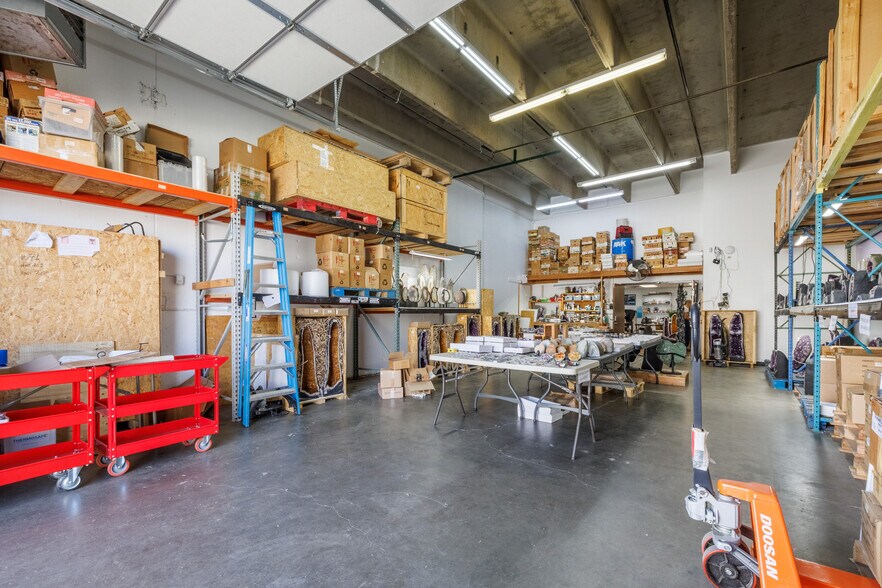More Photos Of 810 Quail St, Lakewood Warehouse For Lease