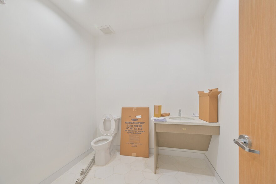 More Photos Of 12249 Katy Fwy, Houston Office For Lease