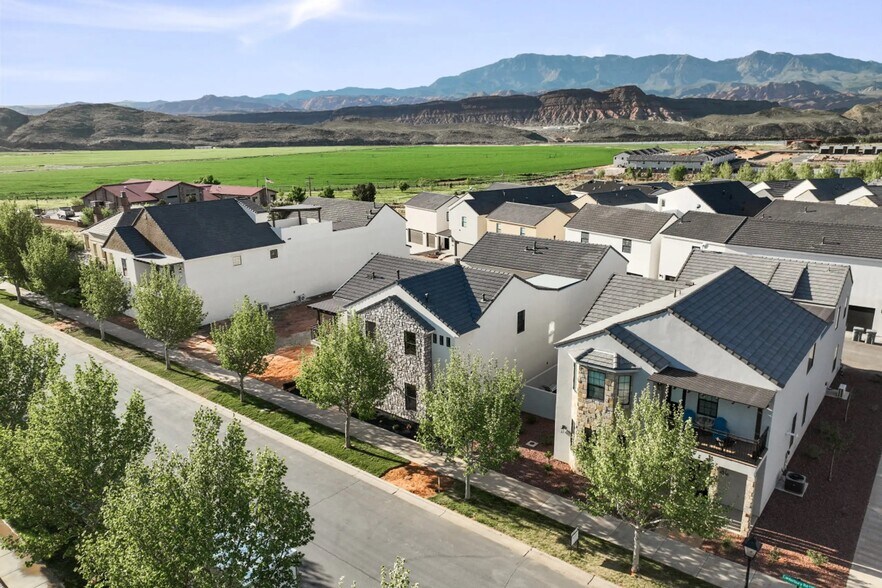 More Photos Of 4346 W Canterbury Rd, Hurricane Multifamily For Sale