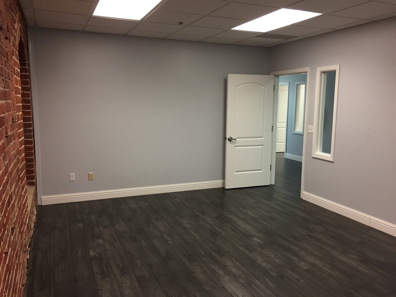 More Photos Of 1001 10th St, Modesto Unknown For Lease