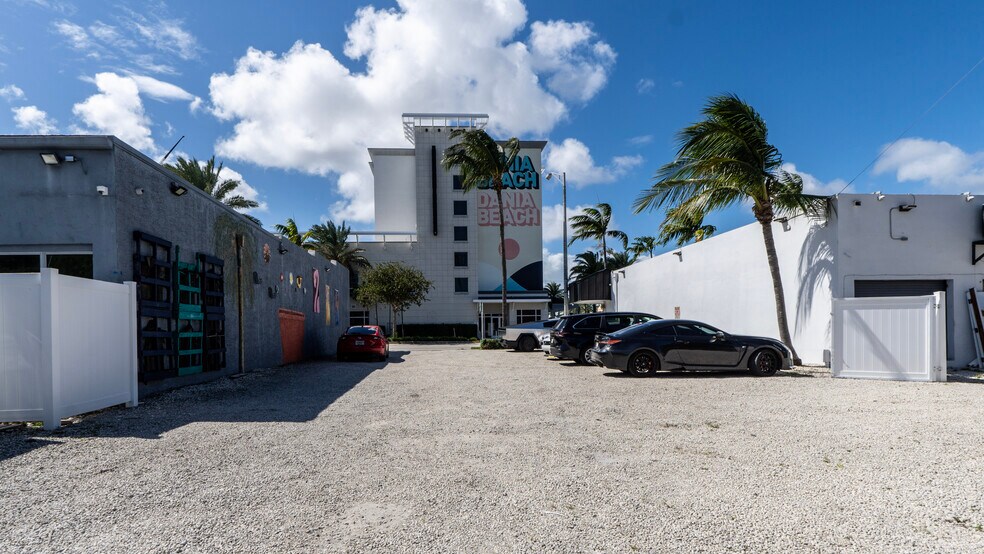 More Photos Of 13-19 S Federal Hwy, Dania Storefront For Lease