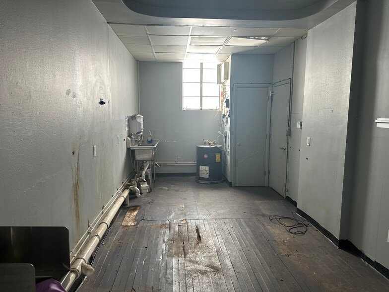 More Photos Of 1310 Main St, Sarasota Storefront For Lease